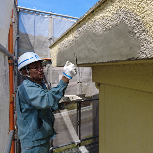 外壁爆裂部補修工程の写真